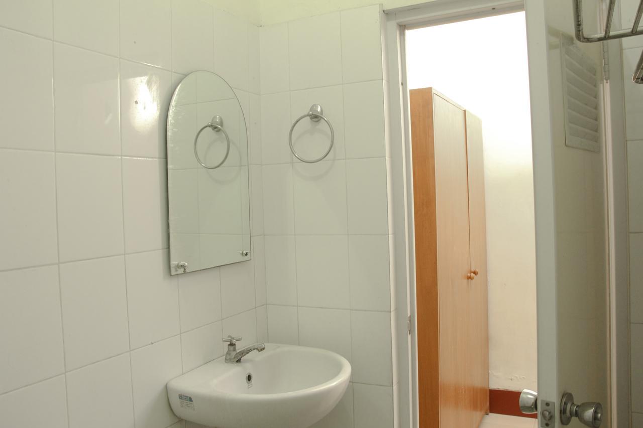 Reddoorz Plus @ Pejanggik Mataram Exterior photo