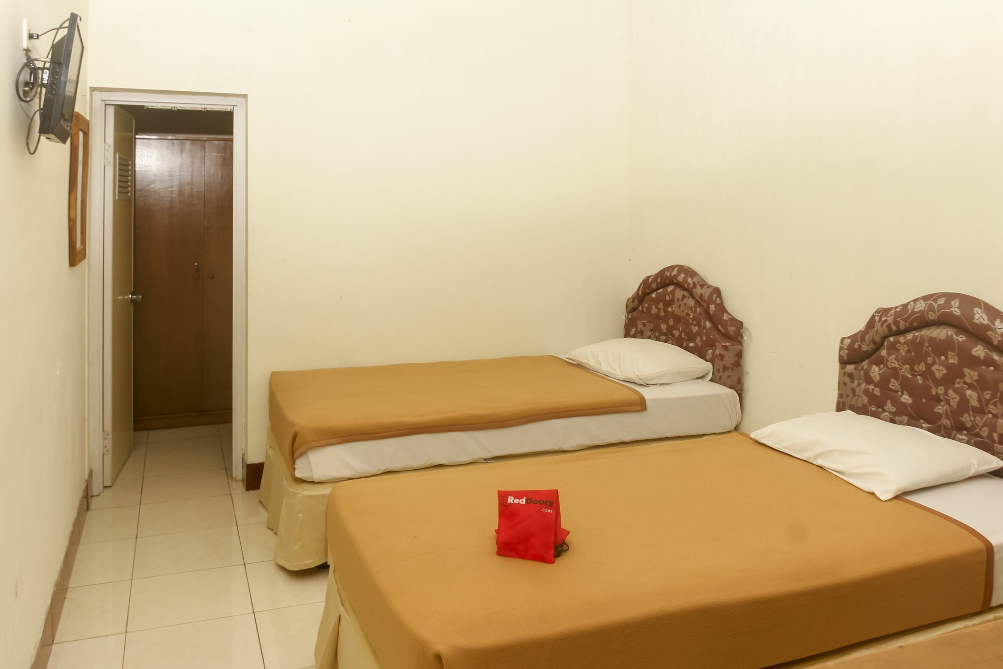 Reddoorz Plus @ Pejanggik Mataram Exterior photo
